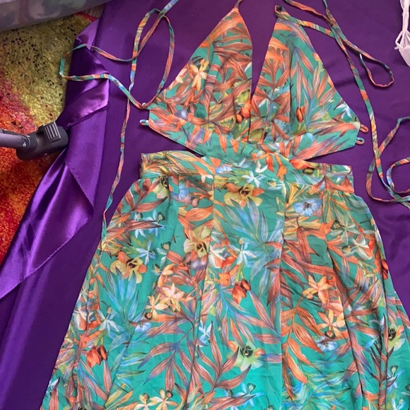 Beautiful back out Beach/summer  dress. - Picture 3 of 3